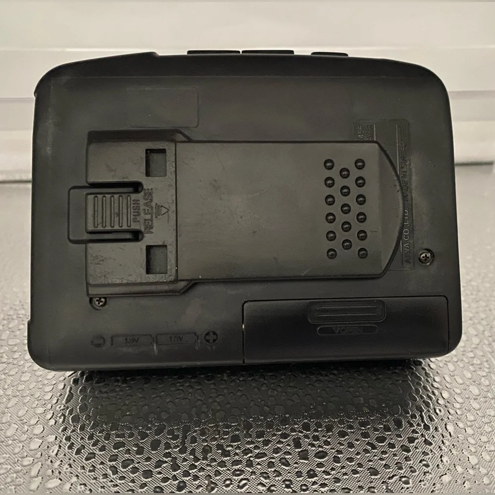“Aiwa” Vintage TX-456 Walkman Type AM-FM Cassette Player